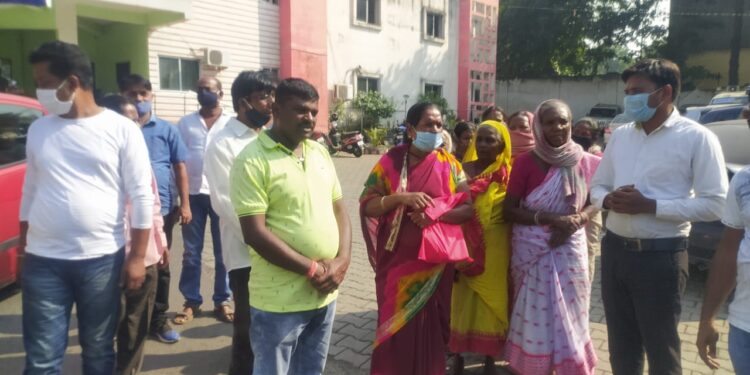 jamshedpur-slag-pickers-जमशेदपुर में स्लैग पीकरों का लोहा चुनने देने पर स्लैग पीकरों ने 13 डंपर को पकड़ा, पुलिस को सौंपा, मामले की जांच शुरू, बेली बोधनवाला का है डंपर