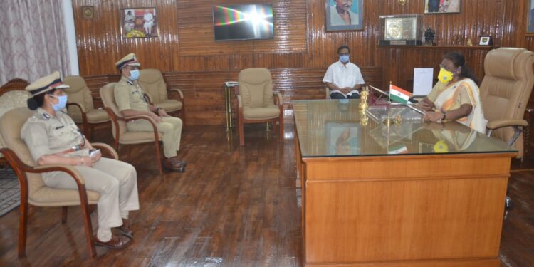jharkhand-governor-action-झारखंड की बिगड़ती विधि-व्यवस्था को लेकर राज्यपाल ने पुलिस अधिकारियों को किया तलब, स्वास्थ विभाग के वरीय अधिकारियों को भी किया तलब, गोड्डा के चिकित्सक की मौत पर जतायी कड़ी आपत्ति, कहा-वेतन लोगों को समय पर दें सरकार