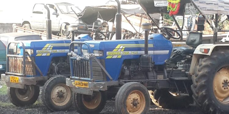 saraikela-kharsawan-illegal-mining-सरायकेला-खरसावां जिले में अवैध बालू खनन करते दबोचे गए लोग, बालू लदी गाड़ियां जब्त, रात के अंधेरे में हो रहा था बालू का अवैध उत्खनन, गाड़ियों को छुड़ाने को लेकर शुरू हो गया है रसूखदारों और पैरवीकारों का खेल