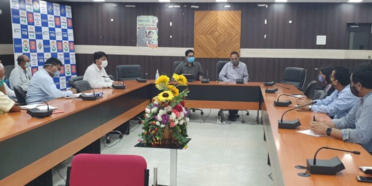 jamshedpur-mp-vidyut-mahato-जुगसलाई रेलवे ओवरब्रिज का निर्माण में आयेगी तेजी, सांसद की पहल पर हुई उच्चस्तरीय बैठक, चार चरणों में हटाये जायेंगे बीच में आने वाले मकान-बस्ती