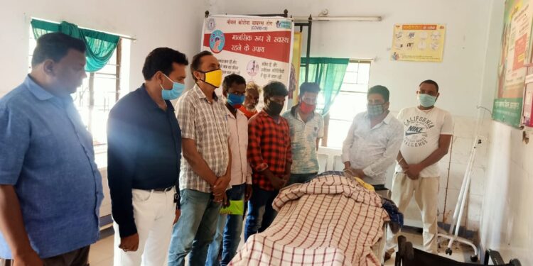 jamshedpur-rural-गुड़ाबांदा में विधायक समीर महंती ने मृतक के परिजनों को किया आर्थिक सहयोग