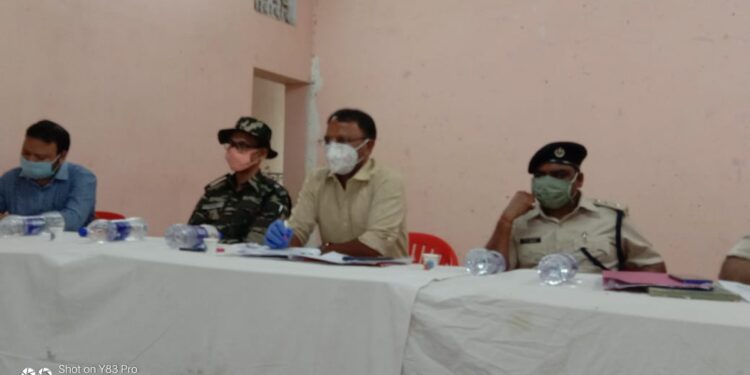 jamshedpur-rural-मुसाबनी अग्रसेन भवन में दुर्गा पूजा के मद्देनजर हुई बैठक, एसडीओ ने कहा- सरकार की गाइडलाइन के तहत ही करें पूजा jamshedpur-rural-मुसाबनी अग्रसेन भवन में दुर्गा पूजा के मद्देनजर हुई बैठक, एसडीओ ने कहा- सरकार की गाइडलाइन के तहत ही करें पूजा