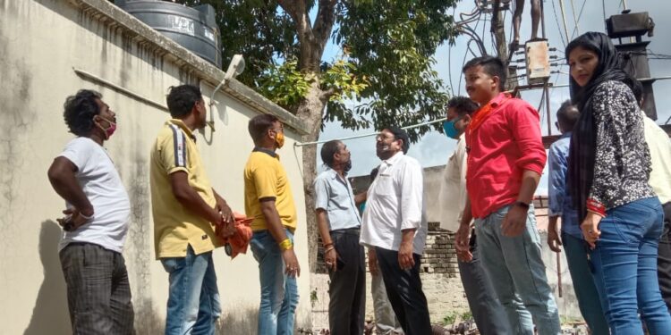 Jamshedpur : भुइयांडीह पारस अपार्टमेंट के पास का ट्रान्सफार्मर में लगा एबी स्विच, अब नहीं होगा पूरे क्षेत्र में शट डाउन