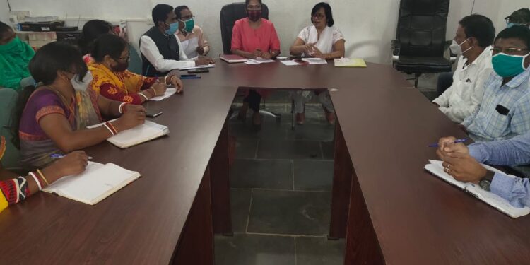 jamshedpur-rural-निदेशक एनईपी और बीडीओ ने की बैठक, विकास योजनाओं में तेजी लाने दिए निर्देश