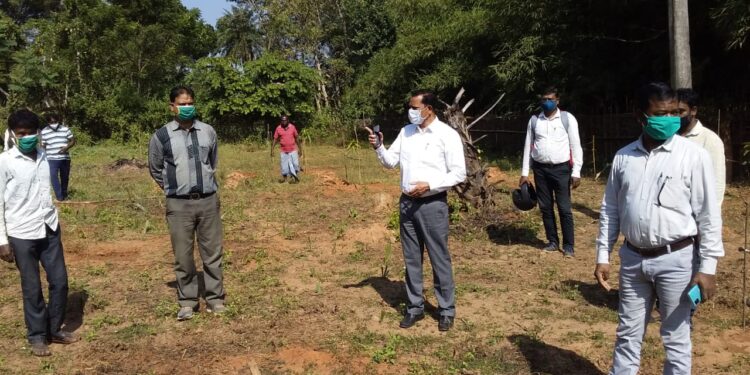 jamshedpur-rural-उप विकास आयुक्त परमेश्वर भगत और जिला डीआरडीए की टीम ने चाकुलिया में चल रहे मनरेगा और प्रधानमंत्री आवास योजना का निरीक्षण किया, लंबित योजनाओं को पूर्ण करने का दिया निर्देश jamshedpur-rural-उप विकास आयुक्त परमेश्वर भगत और जिला डीआरडीए की टीम ने चाकुलिया में चल रहे मनरेगा और प्रधानमंत्री आवास योजना का निरीक्षण किया, लंबित योजनाओं को पूर्ण करने का दिया निर्देश