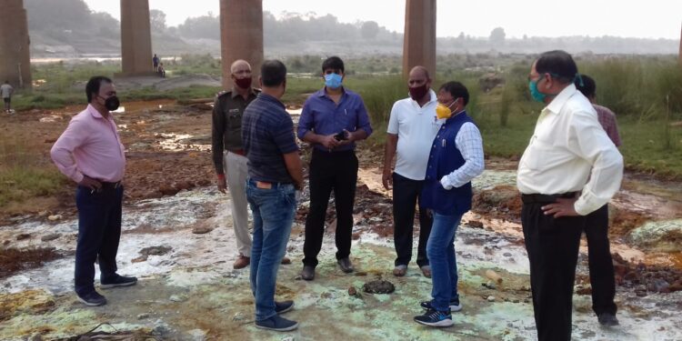 jamshedpur-rural-घाटशिला अनुमंडल पदाधिकारी और बीडीओ ने किया छठ घाट का निरीक्षण jamshedpur-rural-घाटशिला अनुमंडल पदाधिकारी और बीडीओ ने किया छठ घाट का निरीक्षण
