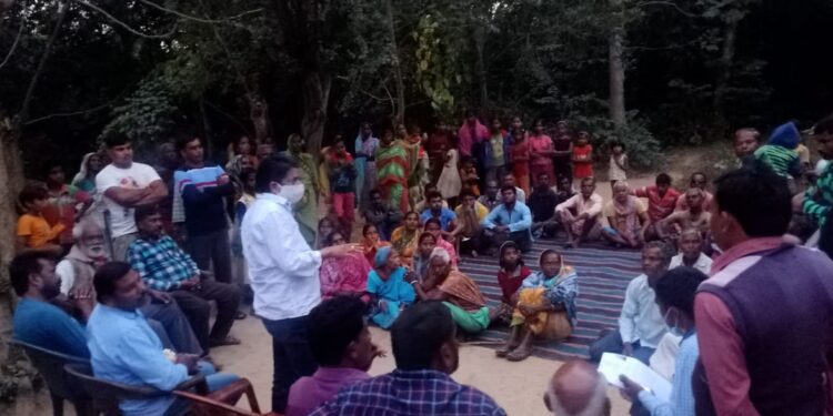 jamshedpur-rural-चाकुलिया प्रखंड का दौरा कर विधायक समीर महंती ग्रामीणों की समस्या से हुए अवगत, समाधान करने का दिया आश्वासन