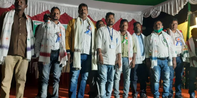 west-singhbhum-झारखंड स्थापना दिवस पर आयोजित कार्यक्रम का हुआ समापन, विजेताओं को पुरस्कार व आंदोलनकारियों को मिला सम्मान, बिरसा मुंडा के सिद्धांत व आदर्श को आत्मसात करने की जरूरत