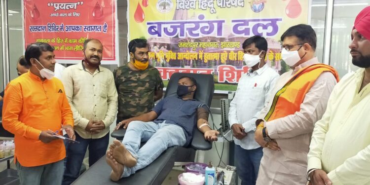 Jamshedpur-BHP-Blood-Donation-Camp : ब्लड बैंक में प्रयत्न व विश्व हिंदू परिषद ने लगाया रक्तदान शिविर, कार्यकर्ताओं ने बढ़चढ़ कर किया रक्तदान Jamshedpur-BHP-Blood-Donation-Camp : ब्लड बैंक में प्रयत्न व विश्व हिंदू परिषद ने लगाया रक्तदान शिविर, कार्यकर्ताओं ने बढ़चढ़ कर किया रक्तदान