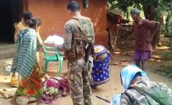 Chaibasa : कई दशक बाद जिला में विश्वस्तरीय मॉल बनने का सपना होने लगा सकार, चार करोड़ रुपये की लागत से होगा दो मंजिला मॉल का निर्माण Chaibasa : कई दशक बाद जिला में विश्वस्तरीय मॉल बनने का सपना होने लगा सकार, चार करोड़ रुपये की लागत से होगा दो मंजिला मॉल का निर्माण