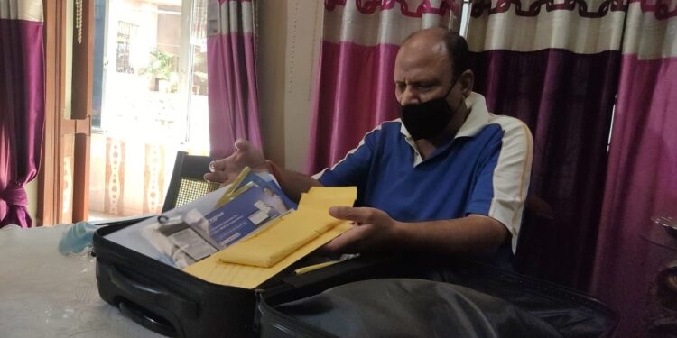 Jamshedpur-theft : शहर में चोरों का आतंक, सीतारामडेरा के टीचर्स कॉलोनी में पूर्व पुलिस इंस्पेक्टर के घर से लाखों की चोरी, जांच में जुटी पुलिस Jamshedpur-theft : शहर में चोरों का आतंक, सीतारामडेरा के टीचर्स कॉलोनी में पूर्व पुलिस इंस्पेक्टर के घर से लाखों की चोरी, जांच में जुटी पुलिस