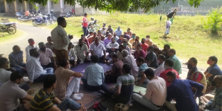 Jamshedpur : जमशेदपुर के सभी होमगार्ड जवानों को एक मंच पर लाने की कवायद, हुई बैठक, झारखंड होमगार्ड वेलफेयर एसोसिएशन का दिसंबर में चुनाव संभव Jamshedpur : जमशेदपुर के सभी होमगार्ड जवानों को एक मंच पर लाने की कवायद, हुई बैठक, झारखंड होमगार्ड वेलफेयर एसोसिएशन का दिसंबर में चुनाव संभव