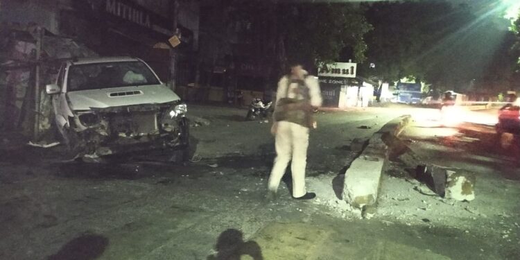 Jamshedpur-crime-diary : Bhalubasa : मारपीट कर भागने के क्रम में डिवाइडर से टकराकर पलटी कार, पुलिस ने किया जब्त, Telco : मोनी दास हत्याकांड में दो सजायाफ्ता कैदी रिमांड पर