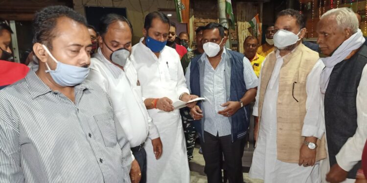 jharkhand-chath-छठ को लेकर अपनी ही पार्टी में घिरे मंत्री बन्ना गुप्ता, कांग्रेसी मंत्री से मिले, राकेश साहू ने भी किया विरोध, मंत्री ने बोला मंगलवार को मुख्यमंत्री से मिलकर निकालेंगे रास्ता jharkhand-chath-छठ को लेकर अपनी ही पार्टी में घिरे मंत्री बन्ना गुप्ता, कांग्रेसी मंत्री से मिले, राकेश साहू ने भी किया विरोध, मंत्री ने बोला मंगलवार को मुख्यमंत्री से मिलकर निकालेंगे रास्ता