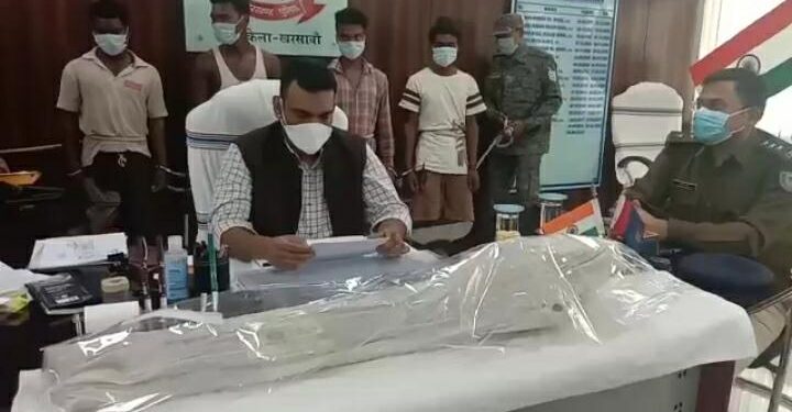 saraikela-adityapur-crime-roundup-आदित्यपुर में दीपक हत्याकांड का खुलासा, चार गिरफ्तार, कांड्रा ठगी का आरोपी धराया, सरायकेला में मिली युवक की नंगी लाश मिलने से सनसनी saraikela-adityapur-crime-roundup-आदित्यपुर में दीपक हत्याकांड का खुलासा, चार गिरफ्तार, कांड्रा ठगी का आरोपी धराया, सरायकेला में मिली युवक की नंगी लाश मिलने से सनसनी
