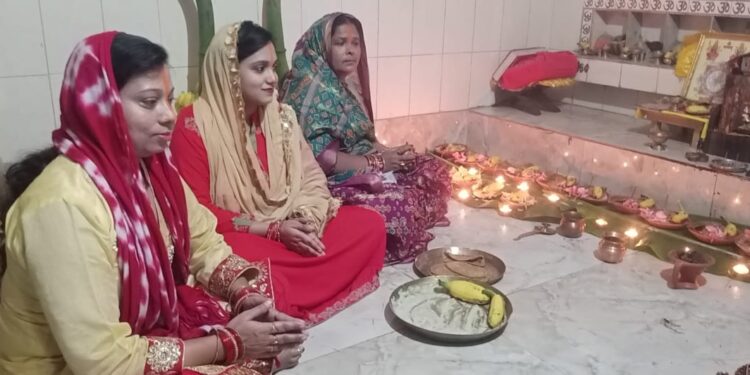 Jamshedpur-Chhath : भगवान भास्कर की पूजा अर्चना के साथ खरना संपन्न, अस्ताचलगामी सूर्य देव को अर्घ्य कल Jamshedpur-Chhath : भगवान भास्कर की पूजा अर्चना के साथ खरना संपन्न, अस्ताचलगामी सूर्य देव को अर्घ्य कल