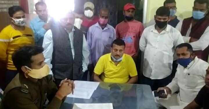 Jamshedpur : Mango : ओंकारनाथ सिंह व कांग्रेस कार्यालय पर हमला मामले में थाना पहुंचे कांग्रेसी, एक हिरासत में, Sitaramdera : नवविवाहिता के आत्महत्या मामले में पुलिस ने पति को गिरफ्तार कर भेजा जेल Jamshedpur : Mango : ओंकारनाथ सिंह व कांग्रेस कार्यालय पर हमला मामले में थाना पहुंचे कांग्रेसी, एक हिरासत में, Sitaramdera : नवविवाहिता के आत्महत्या मामले में पुलिस ने पति को गिरफ्तार कर भेजा जेल