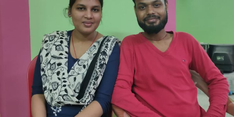Jamshedpur : परसुडीह से आठ माह पहले फरार प्रेमी जोड़ा कर रहा था आत्महत्या का प्रयास, विहिप ने पुलिस उपाधीक्षक के समक्ष किया करवाया आत्मसमर्पण, कहा- कर चुके है कोर्ट मैरेज, युवती है गर्भवती