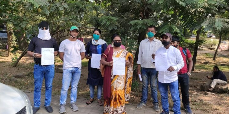 Jamshedpur : तालाब में दूषित पानी व फ्लाइएस गिराये जाने का विरोध, झामुमो ने की जांच व कार्रवाई की मांग