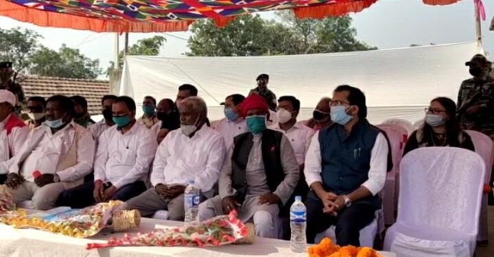 Jamshedpur : बेलाजुड़ी मोटर प्रशिक्षण केंद्र निर्माण स्थल का मंत्री चंपई सोरेन ने लिया जायजा, ग्रामीणों संग मंत्री व विधायकों ने की बैठक, अन्यत्र शिफ्ट हो सकती है योजना