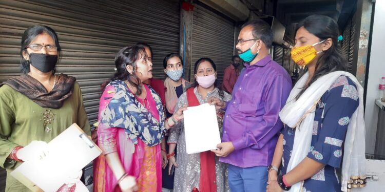 Jamshedpur-KGBV : मजदूर से भी कम पारिश्रमिक पर छात्राओं को पढ़ाने को विवश हैं कस्तूरबा गांधी आवासीय बालिका विद्यालय की शिक्षिकाएं, विधायक से मिलीं, वेतन वृद्धि मांग