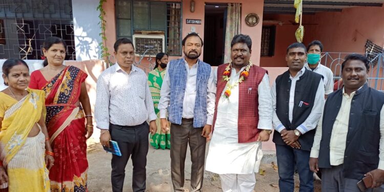 Jamshedpur : दलित आश्रित निबंधित पुत्रों की लड़ाई में केंद्रीय मुखी समाज ने दिया पूर्व मंत्री दुलाल भुइंया को समर्थन, बनी आगे की रणनीति Jamshedpur : दलित आश्रित निबंधित पुत्रों की लड़ाई में केंद्रीय मुखी समाज ने दिया पूर्व मंत्री दुलाल भुइंया को समर्थन, बनी आगे की रणनीति