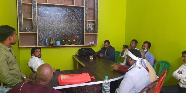 jamshedpur-rural-पश्चिम बंगाल में झामुमो संगठन की मजबूती के लिए विभिन्न जिले के झामुमो नेता मिले बहरागोड़ा विधायक समीर महंती से, संगठन विस्तार के लिए बंगाल आने का किया आग्रह jamshedpur-rural-पश्चिम बंगाल में झामुमो संगठन की मजबूती के लिए विभिन्न जिले के झामुमो नेता मिले बहरागोड़ा विधायक समीर महंती से, संगठन विस्तार के लिए बंगाल आने का किया आग्रह