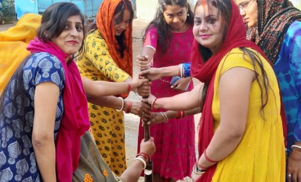 jamshedpur-जमशेदपुर समेत आस पास के क्षेत्रों में धूमधाम से हुई गोवर्धन पूजा, बहनों ने भाइयों के लिए की लंबी आयु की कामना jamshedpur-जमशेदपुर समेत आस पास के क्षेत्रों में धूमधाम से हुई गोवर्धन पूजा, बहनों ने भाइयों के लिए की लंबी आयु की कामना