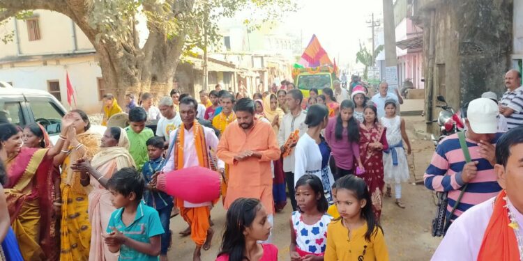 jamshedpur-rural- दामोदर उत्सव के अंतिम दिन ग्रामीणों ने निकाली कीर्तन यात्रा, शामिल हुए विधायक समीर महंती, पूजा-अर्चना कर सुख- शांति व समृद्धि की कामना की jamshedpur-rural- दामोदर उत्सव के अंतिम दिन ग्रामीणों ने निकाली कीर्तन यात्रा, शामिल हुए विधायक समीर महंती, पूजा-अर्चना कर सुख- शांति व समृद्धि की कामना की