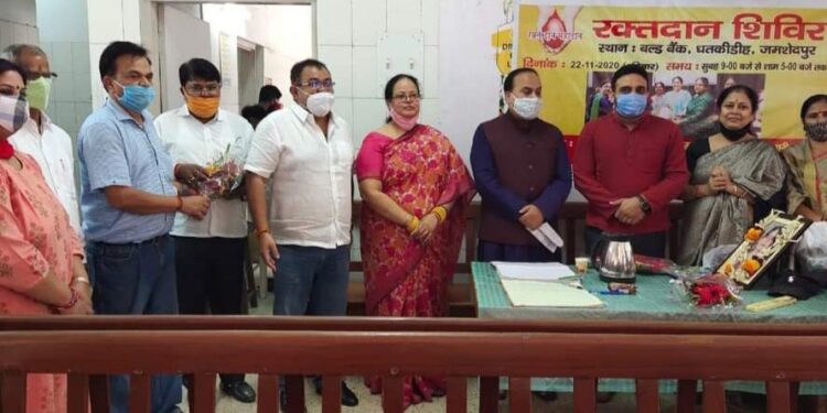 jamshedpur-blood-donation-camp-झारखंड क्षत्रिय महिला संघ सोनारी के रक्तदान शिविर में 55 लोगों ने किया रक्तदान, पूर्व विधायक कुणाल षाड़ंगी ने कहा-इससे बड़ा कोई दान नहीं