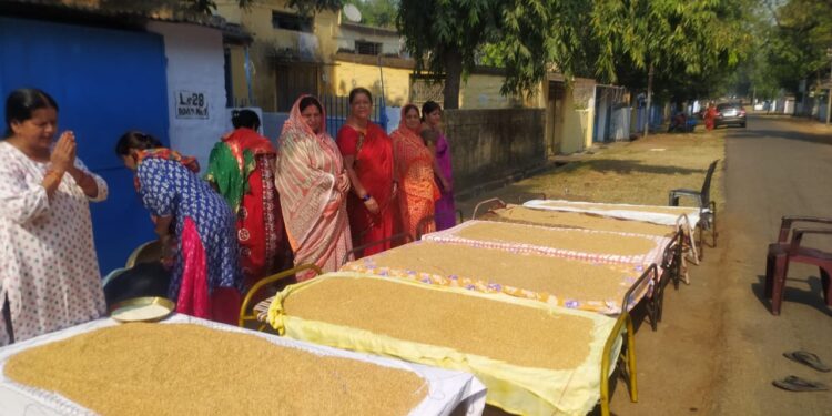 Chhath-2020 : नहाय खाय के साथ कल से शुरू होगा छठ महापर्व, सरकार की गाइडलाइन का चहुंओर विरोध, घाटों को तैयार करने में जुटे कई संगठन Chhath-2020 : नहाय खाय के साथ कल से शुरू होगा छठ महापर्व, सरकार की गाइडलाइन का चहुंओर विरोध, घाटों को तैयार करने में जुटे कई संगठन