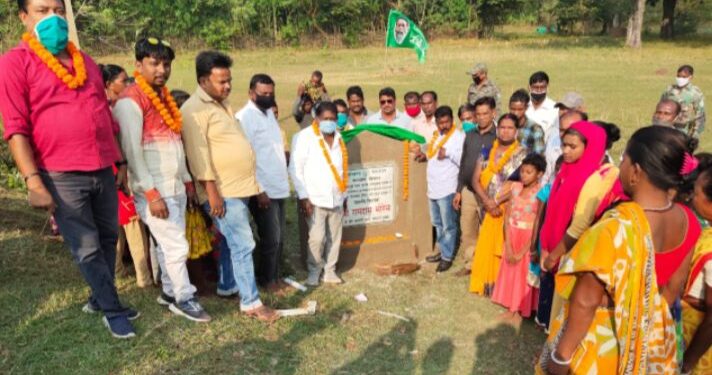 jamshedpur-rural-घाटशिला विधायक रामदास सोरेन ने जाहेर-थान घेराबंदी कार्य का शिलान्यास किया, कहा-योजना को पूर्ण कराने में सहयोग करें ग्रामीण