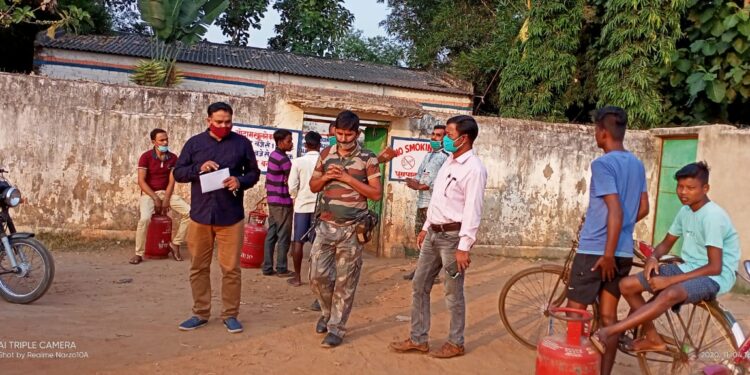 jamshedpur-rural-चाकुलिया के बीडीओ ने चांदनी इंडेन गैस गोदाम का किया निरीक्षण, त्रुटियों को दूर करने का दिया निर्देश jamshedpur-rural-चाकुलिया के बीडीओ ने चांदनी इंडेन गैस गोदाम का किया निरीक्षण, त्रुटियों को दूर करने का दिया निर्देश