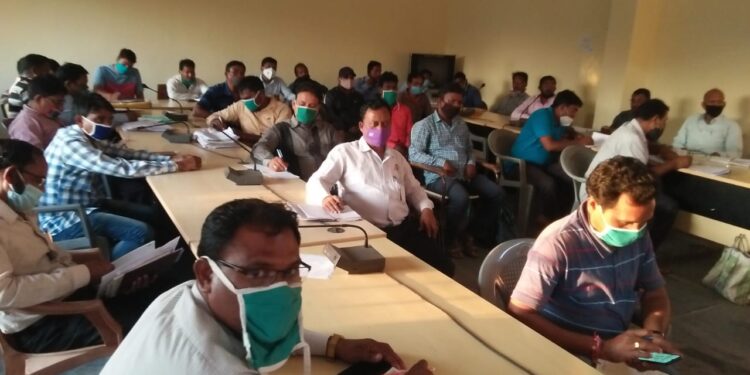 jamshedpur-rural-डीडीसी ने चाकुलिया में चल रहे विकास योजनाओं का किया निरीक्षण, ससमय योजनाओं को पूर्ण करने का निर्देश दिया jamshedpur-rural-डीडीसी ने चाकुलिया में चल रहे विकास योजनाओं का किया निरीक्षण, ससमय योजनाओं को पूर्ण करने का निर्देश दिया