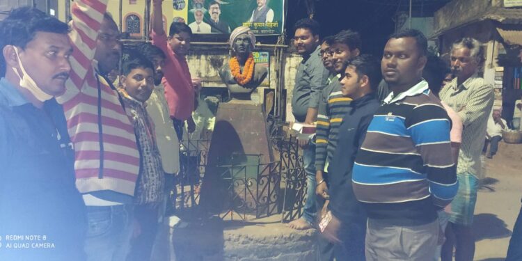 jamshedpur-rural-बेरमो और दुमका सीट पर उपचुनाव में महागठबंधन की जीत पर चाकुलिया में झामुमो कार्यकर्ताओं ने मनाया जश्न, ग्रामीणों के बीच बांटी मिठाइयां jamshedpur-rural-बेरमो और दुमका सीट पर उपचुनाव में महागठबंधन की जीत पर चाकुलिया में झामुमो कार्यकर्ताओं ने मनाया जश्न, ग्रामीणों के बीच बांटी मिठाइयां