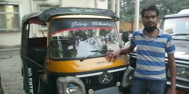 jamshedpur-theft-case-चार दिन पहले कीताडीह से चोरी गया टेम्पो तिरिलडीह से बरामद, बैटरी की कर ली गई चोरी jamshedpur-theft-case-चार दिन पहले कीताडीह से चोरी गया टेम्पो तिरिलडीह से बरामद, बैटरी की कर ली गई चोरी