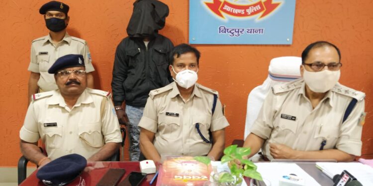 Jamshedpur-bike-thief-arrested : बाइक चोर को पुलिस ने मुसाबनी से किया गिरफ्तार, दो बाइक भी बरामद, कई महीनों से था फरार Jamshedpur-bike-thief-arrested : बाइक चोर को पुलिस ने मुसाबनी से किया गिरफ्तार, दो बाइक भी बरामद, कई महीनों से था फरार