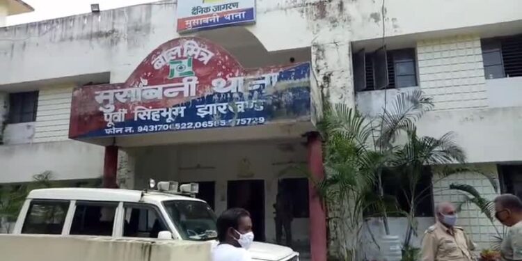 jamshedpur-rural-crime-मुसाबनी में लूट, लुटेरों ने कहा “माल लेना है” और बंदूक की नोक पर बैंक ऑफ इंडिया के ग्राहक सेवा केंद्र से लूटे 1.50 लाख रुपए