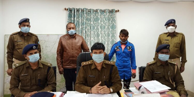 West-Singhbhum-crime : झीकपानी से गायब नबालिग युवती नेपाल बॉर्डर के सिद्धार्थ नगर से 12 दिन बाद बरामद, अपह्रणकर्ता समेत दो गिरफ्तार
