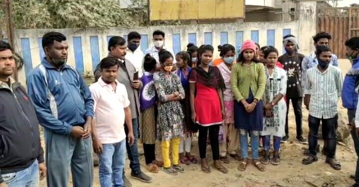 jamshedpur-labour-rescued-कोयम्बटूर में बंधक महिला कर्मियों को जमशेदपुर लाया गया, महिला मजदूरों का दर्द झलका-video