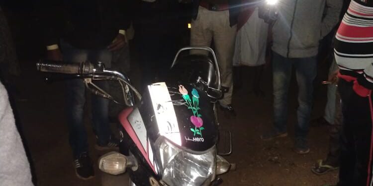 Jamshedpur-rural-theft : चोरी गयी बाइक को लेकर घूम रहे युवक को ग्रामीणों ने पकड़ कर किया पुलिस के हवाले, पुलिस कर रही है मामले की जांच