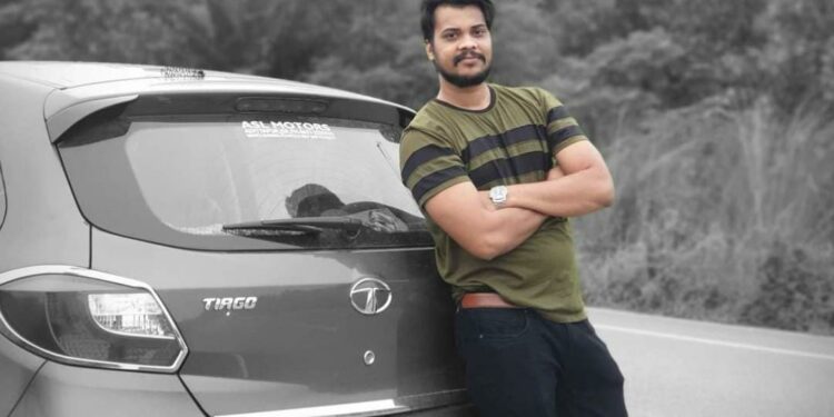 jamshedpur-ranchi-highway-accident-टाटा-रांची में हुई दुर्घटना के बाद कदमा में मातम, मरने वालों की संख्या बढ़कर 3 हुई, मरने वाले में एक इकलौता बेटा, बहन को शादी के बाद विदा कर रांची से लौट रहा भाई दुनिया से हो गया विदा, इस घटना और घटना से जुड़ी दर्दनाक पहलु को जानने के लिए पढ़िये डिटेल रिपोर्ट jamshedpur-ranchi-highway-accident-टाटा-रांची में हुई दुर्घटना के बाद कदमा में मातम, मरने वालों की संख्या बढ़कर 3 हुई, मरने वाले में एक इकलौता बेटा, बहन को शादी के बाद विदा कर रांची से लौट रहा भाई दुनिया से हो गया विदा, इस घटना और घटना से जुड़ी दर्दनाक पहलु को जानने के लिए पढ़िये डिटेल रिपोर्ट
