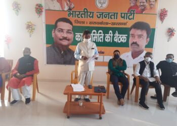 saraikela-visit-of-central-minister-arjun-munda-कुंचाई-सेरेंगदा सड़क के घटिया निर्माण पर भड़के केंद्रीय मंत्री अर्जुन मुंडा, सरायकेला-खरसावां में की ताबड़तोड़ दौरा