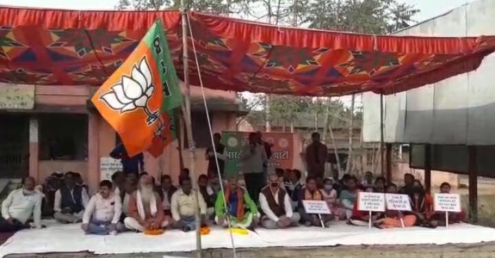 Jamshedpur-BJP : अटल जयंती पर हुई काव्य गोष्ठी, भाजपाइयों ने लिया लिट्टी पार्टी का आनंद