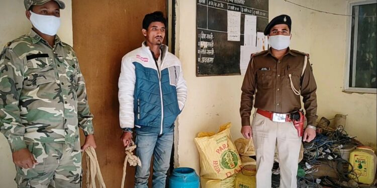 Garhwa-crime-diary : दुल्दूलुवा से 70 लीटर अवैध शराब के साथ युवक गिरफ्तार, रंका मोड़ से बलात्कार का आरोपी गिरफ्तार Garhwa-crime-diary : दुल्दूलुवा से 70 लीटर अवैध शराब के साथ युवक गिरफ्तार, रंका मोड़ से बलात्कार का आरोपी गिरफ्तार