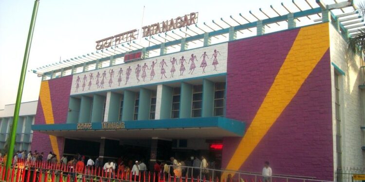 tatanagar-station-आरपीएसएफ का एएसआई टाटानगर रेलवेर स्टेशन के पास गंभीर अवस्था में बरामद, चोरों के हमले में घायल होने की आशंका