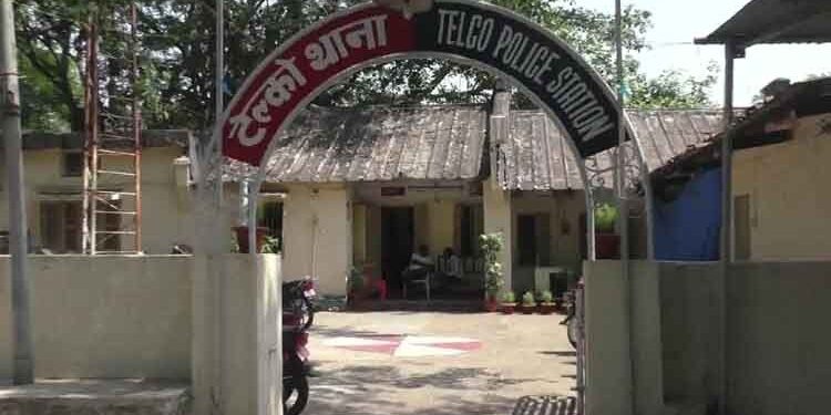 jamshedpur-telco-area-टेल्को में अवैध हथियार के साथ दो गिरफ्तार, मुख्य आरोपी राजा दुबे की तलाश में पुलिस