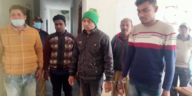 Jamshedpur-rural-crime : धोखाधड़ी व रंगदारी के मामले में चार गिरफ्तार, भेजे गये जेल Jamshedpur-rural-crime : धोखाधड़ी व रंगदारी के मामले में चार गिरफ्तार, भेजे गये जेल