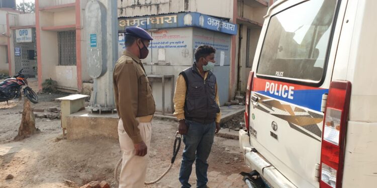 Jamshedpur-Crime : गोविंदपुर में चाकूबाजी, तीन घायल, पुलिस का रही जांच Jamshedpur-Crime : गोविंदपुर में चाकूबाजी, तीन घायल, पुलिस का रही जांच