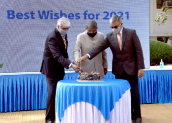 Jusco-new-year-cake-cutting : टाटा स्टील यूटिलिटीज एंड इंफ्रास्ट्रक्चर सर्विसेस (जुस्को) में केक कटिंग के साथ नववर्ष की शुरुआत, कंपनी के चेयरमैन चाणक्य चौधरी ने कहा-कोरोना के कठिन दौर में भी सभी को एक साथ काम करते हुए देखना अद्भुत था Jusco-new-year-cake-cutting : टाटा स्टील यूटिलिटीज एंड इंफ्रास्ट्रक्चर सर्विसेस (जुस्को) में केक कटिंग के साथ नववर्ष की शुरुआत, कंपनी के चेयरमैन चाणक्य चौधरी ने कहा-कोरोना के कठिन दौर में भी सभी को एक साथ काम करते हुए देखना अद्भुत था